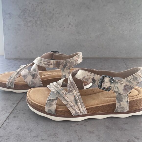 CLARKS Brynn Ave Sandal multi colored straps padded cork footbed 1” heel size 10 - Picture 5 of 14